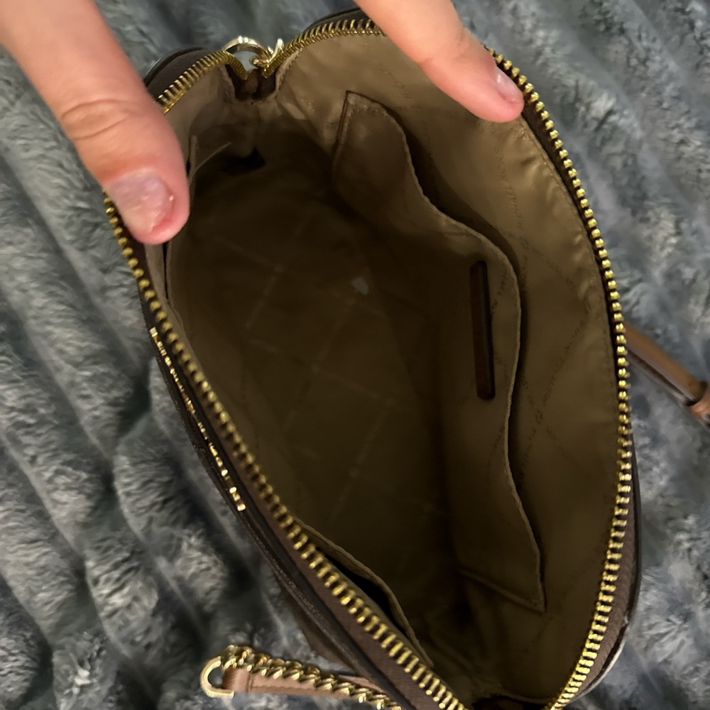 Micheal Kors Cross Body bag - Picture 2 of 4